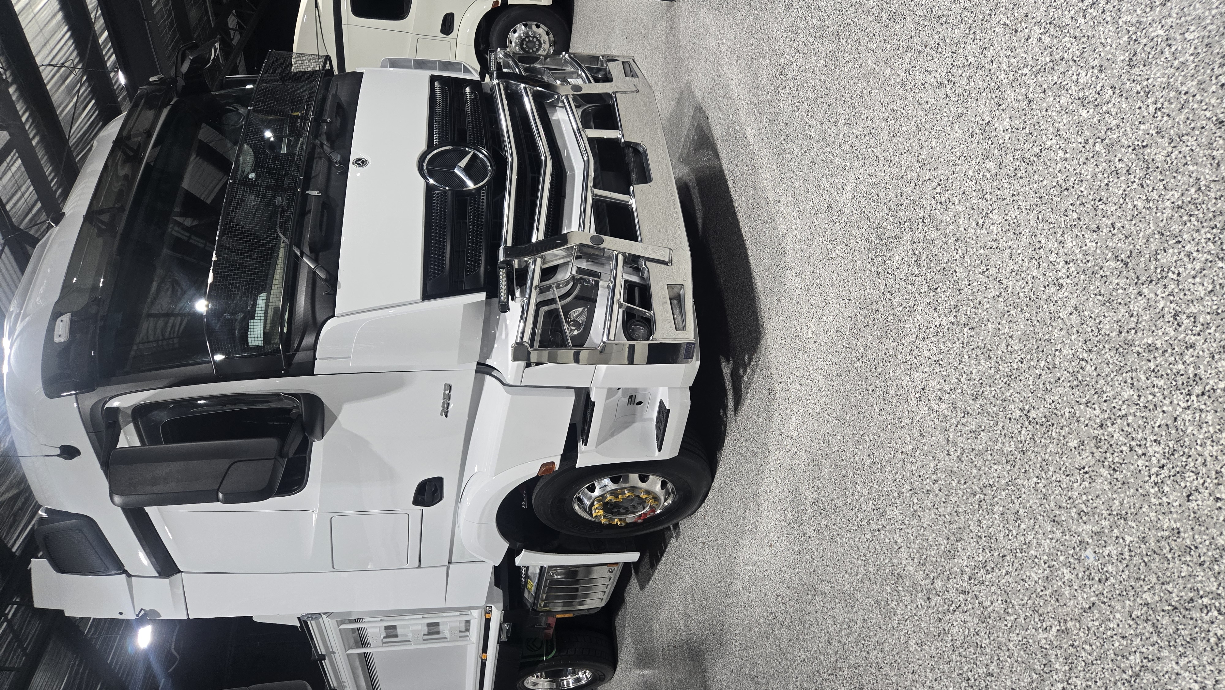 Mercedes Actros image 10